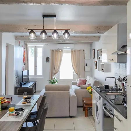 Charming Flat Exceptional Location アパート *